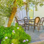Olive τrees Garden 아파트호텔